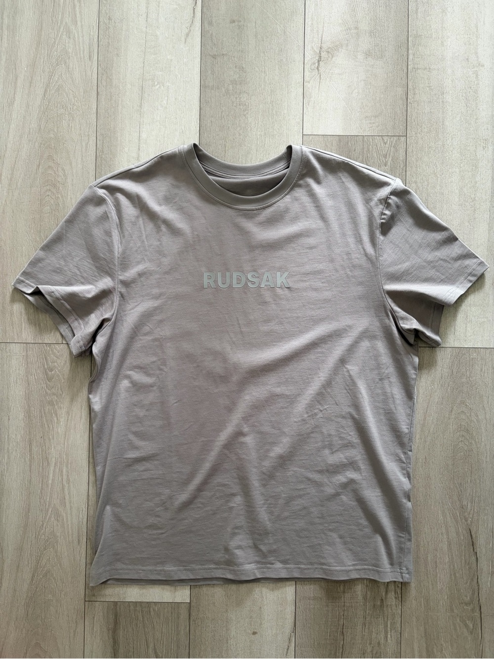 RUDSAK Men's Taupe Logo Short Sleeve Crewneck Tee